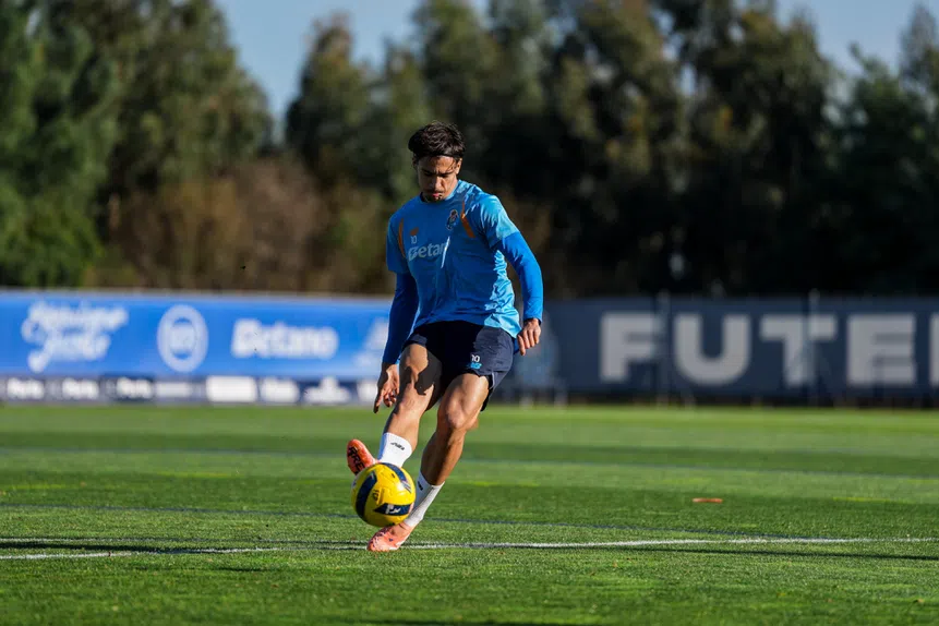 FC Porto reforça criatividade no meio-campo