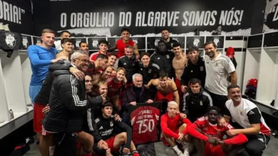 Mourinho atinge marca histórica e recebe presente especial no balneário